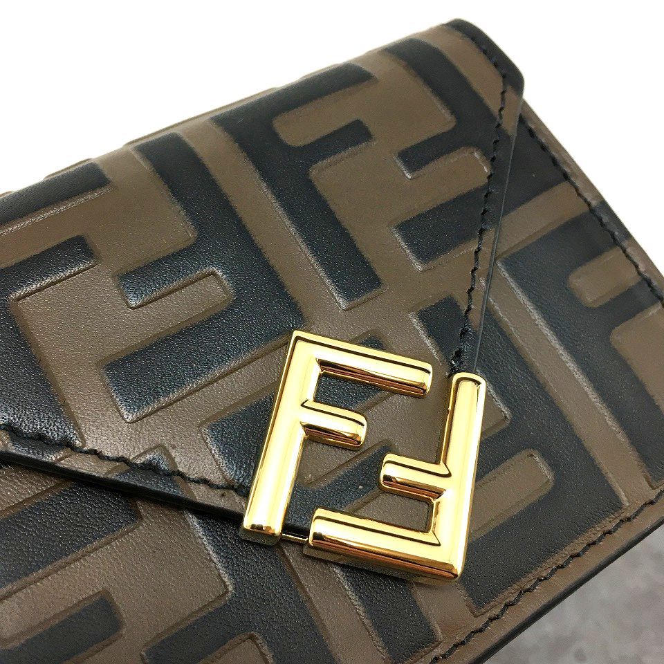 送料込み！ 極美品 FENDI コンパクトウォレット 8M0480 ズッカ 三  