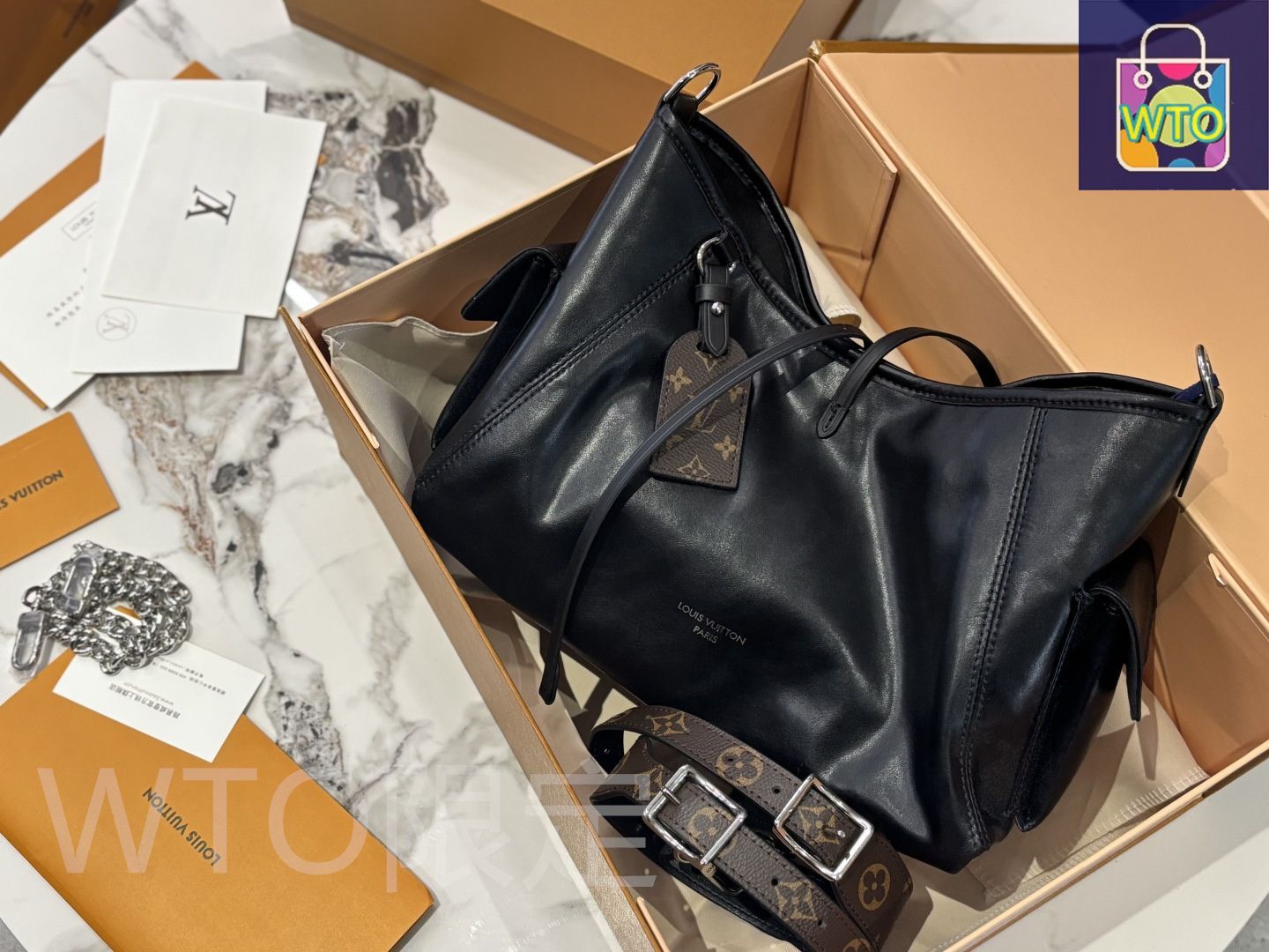 LOUIS VUITTON ルイ・ヴィトン ユタ キャリーオール 本革 レザー 高級感＊【Louis Vuitton】キャリーオール カーゴ ブラックPM