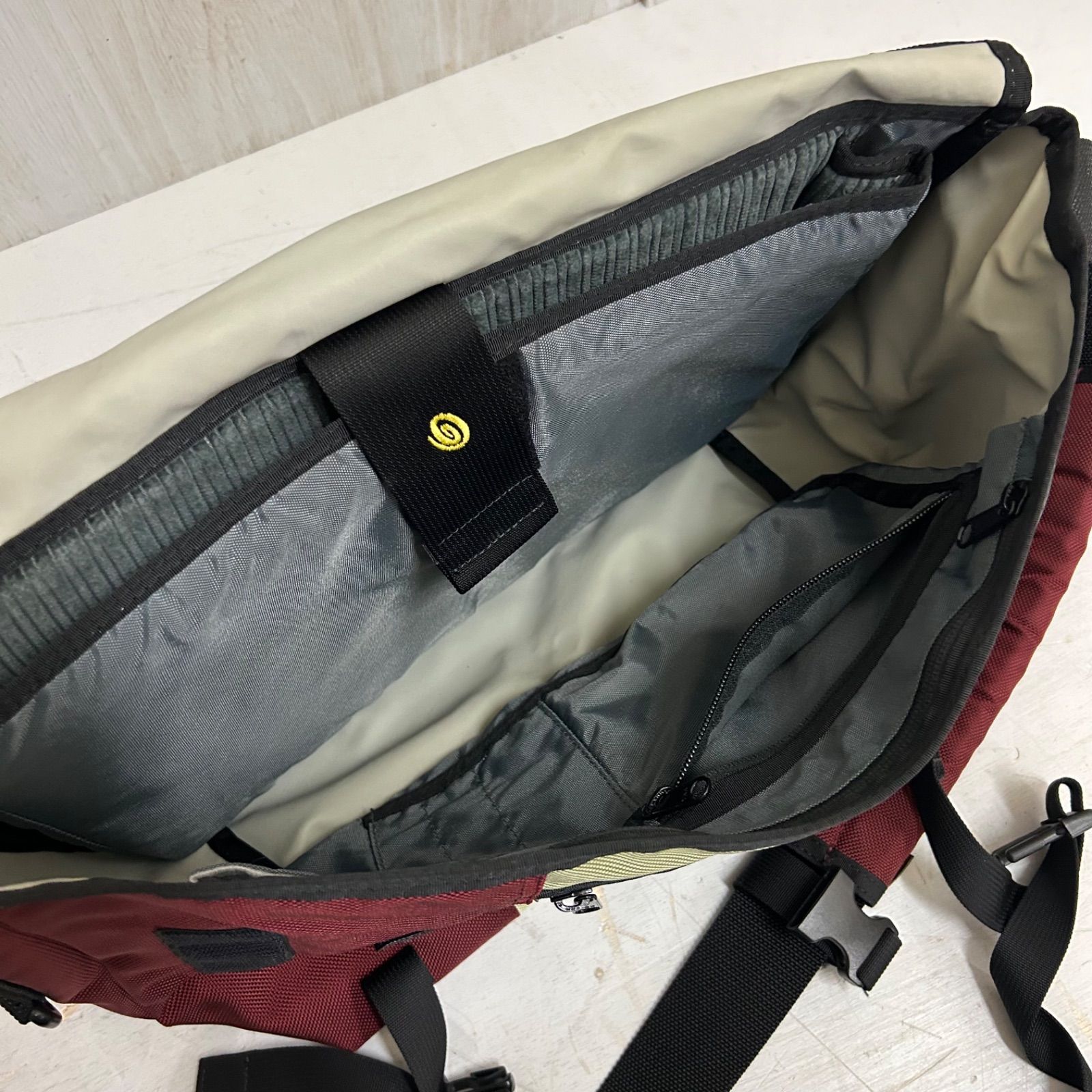 Timbuk2 メッセンジャーバッグ 緑・赤・灰色 Mサイズ TIMBUK2 メッセンジャーバック ショルダーバッグ グリーン 赤 M