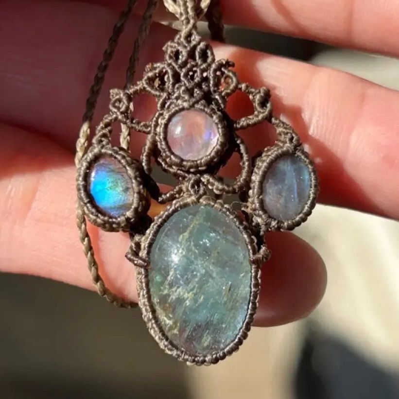 アクアマリンとラブラドライトのマクラメネックレス 節約