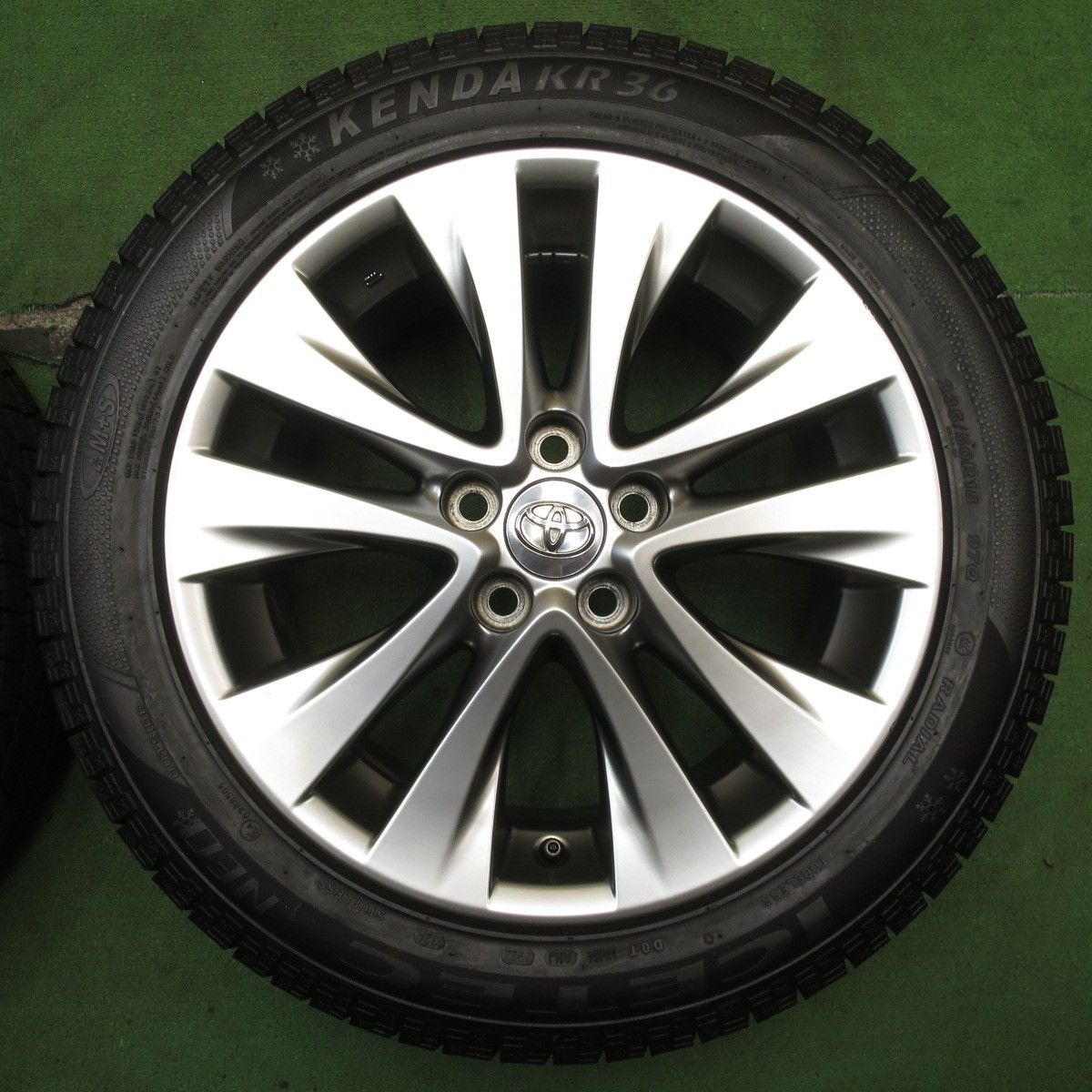 235/50r18 スタッドレスバリ山 アルファード ヴェルファイア等ダンロップ wm03.jpg