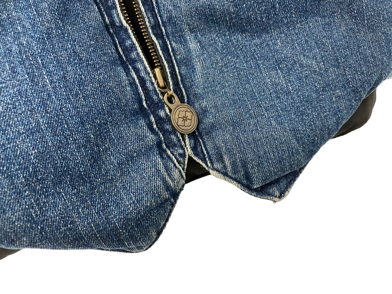 エビス　ヤマネ　ベスト YAMANE (ヤマネ) EVISU (エヴィス) デニム ダウンベスト ジップ