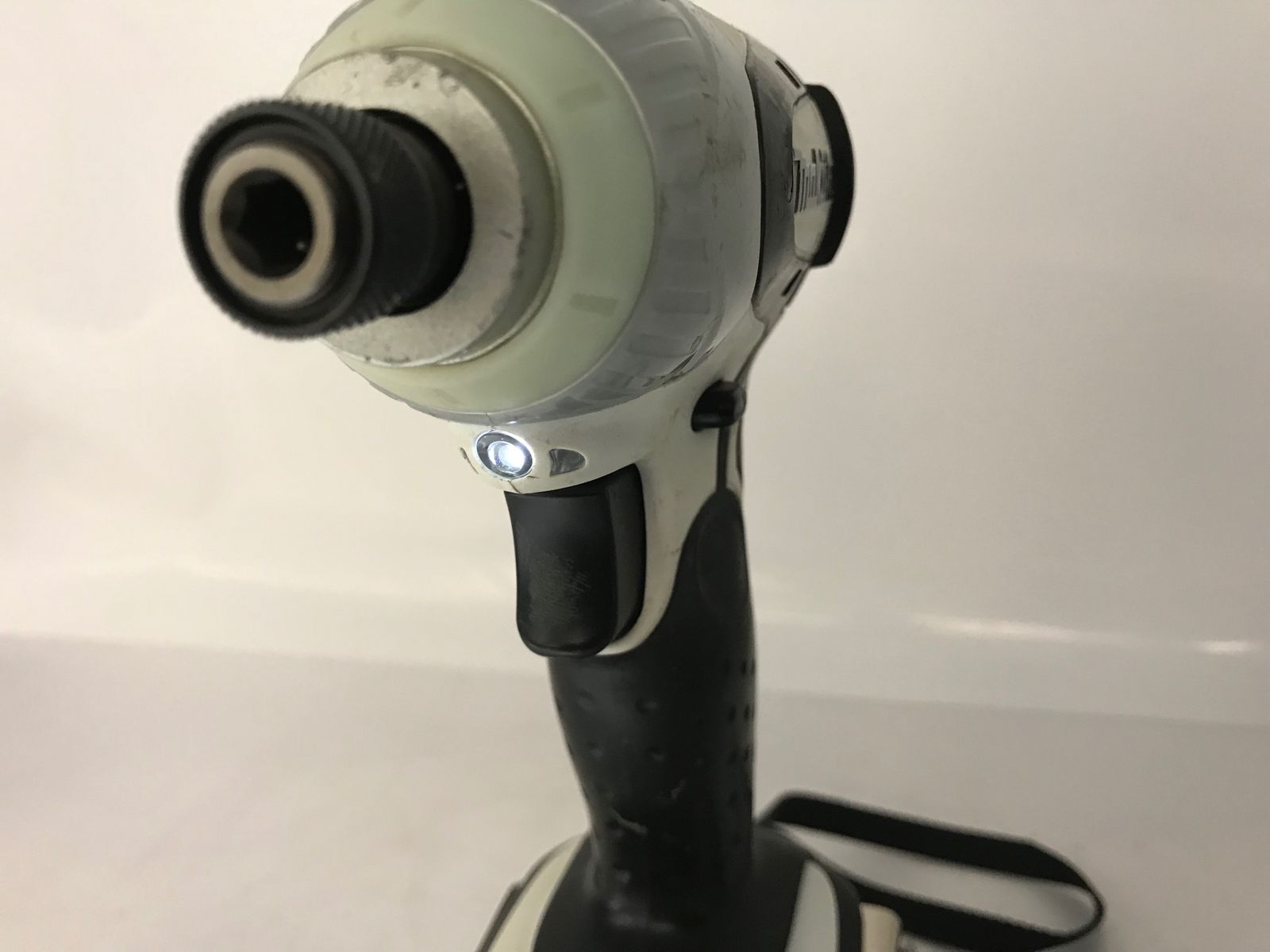 リアリスティックな 品 Makita マキタ 充電式14.4Vインパクトドライバ TD131DRFXW IT2L8HCRCGBK エコツール小牧ｲﾝﾀｰ店 M02