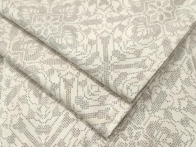 平和屋着物●本場大島紬　白大島　7マルキ　吉祥唐草文　やまと誂製　正絹　逸品　未使用　CAAS7580yc 平和屋着物○本場大島紬 白大島 7マルキ 吉祥唐草文 やまと誂製 正絹