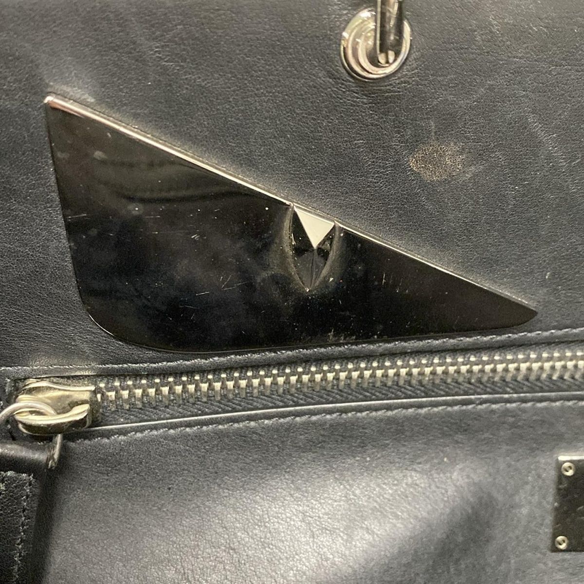 ミディアムピーカブーアイコニック