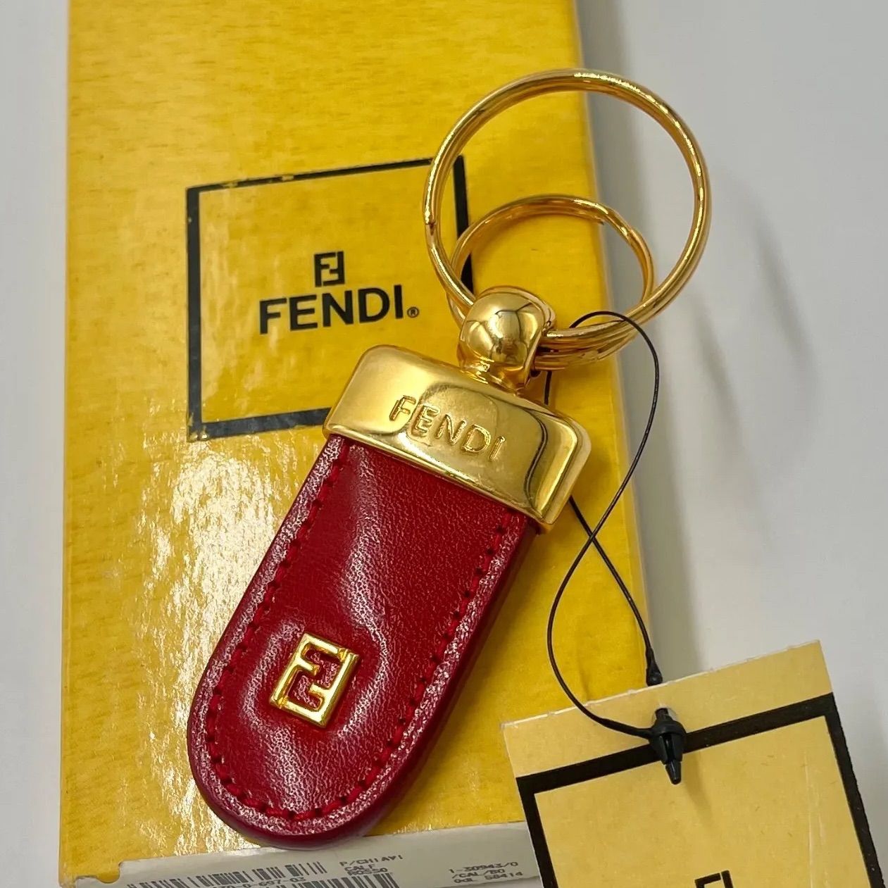 はな様専用　極美品✨FENDI フェンディ　キーホルダー　キーリング　チャーム　レッド　赤色　ゴールド　金色