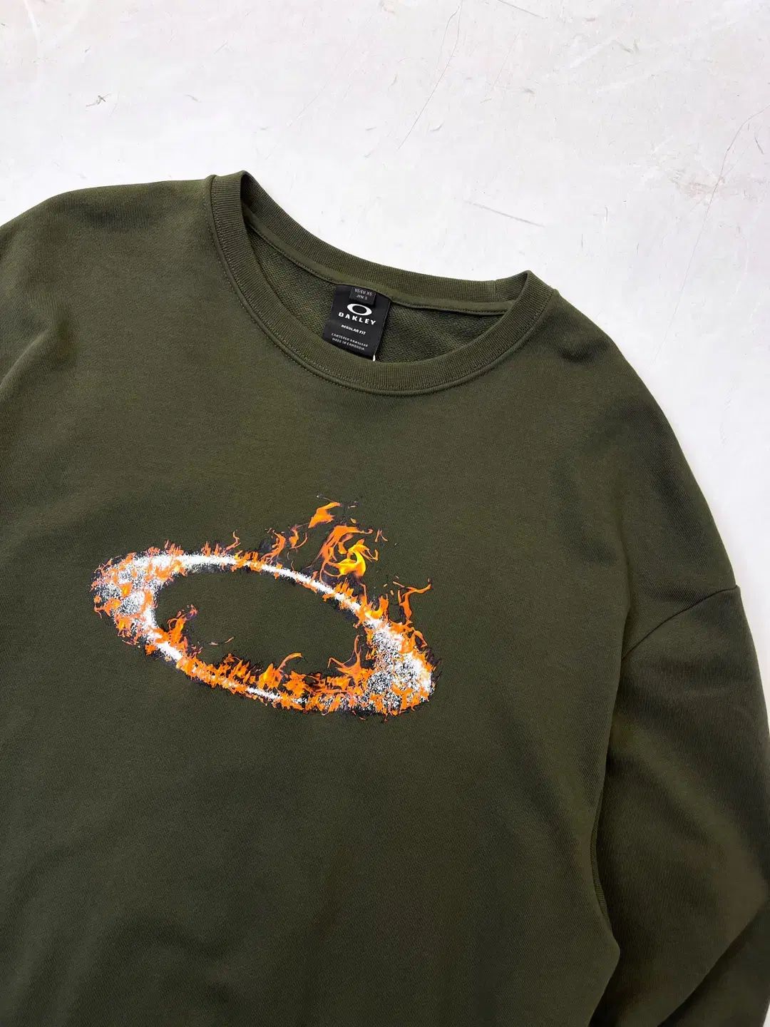 OAKLEY(オークリー) フレイム アイコン ロゴ スウェットシャツ OAKLEY(オークリー) フレイム アイコン ロゴ スウェットシャツ