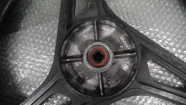 YBR125 LBPPCJLA060146xxx の リア ホイール タイヤ付き 1757385384