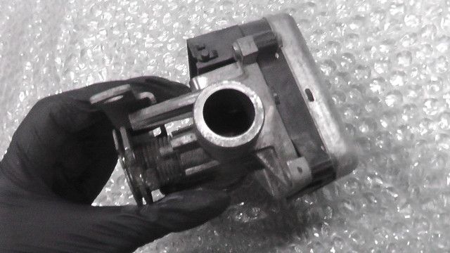 の スロットルボディ