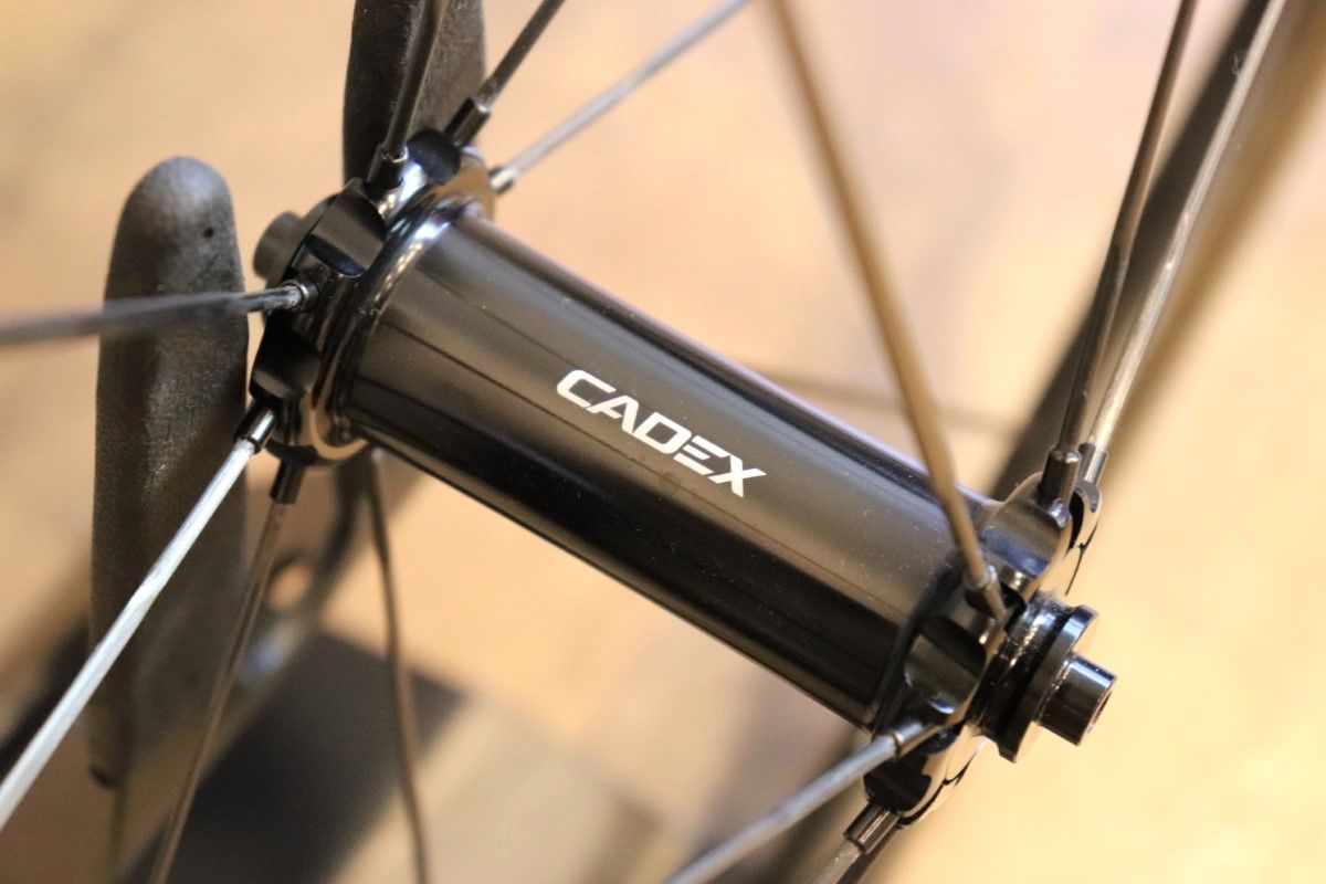 新品未使用 カデックス CADEX 42/65 TUBELESS シマノ 12/11S カーボン