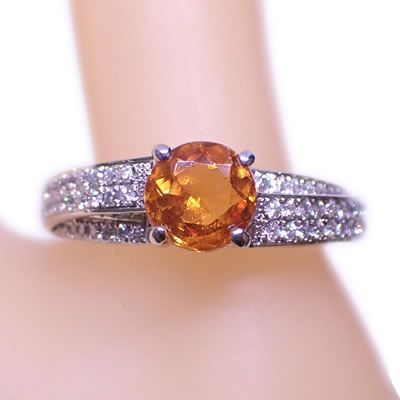 レア K18WG ラウンドカットクリノヒューマイト1.05ct ダイヤモンド