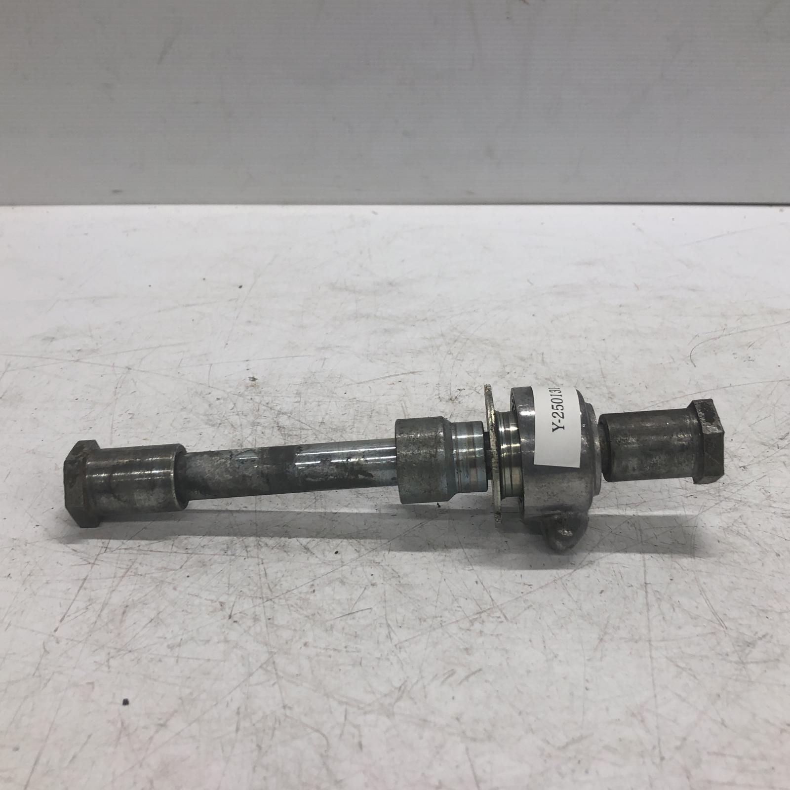 KH250 フロントホイールアクスルシャフト