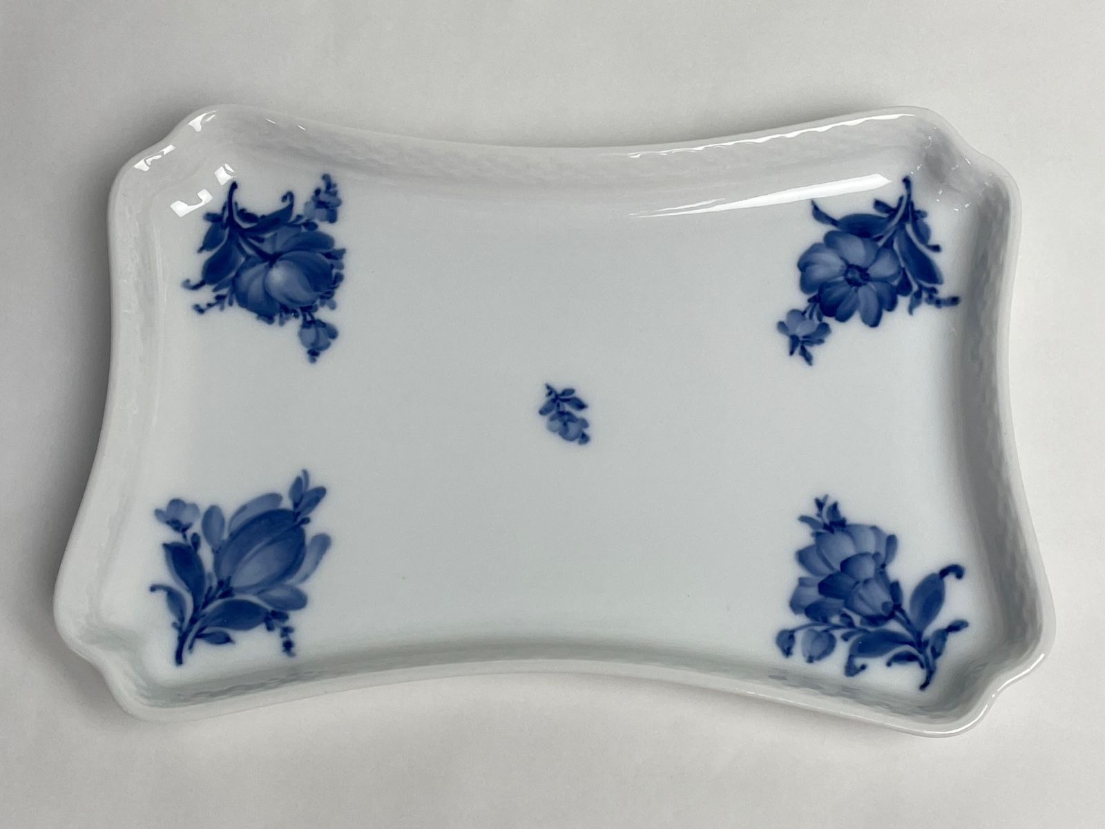 ロイヤルコペンハーゲン ブルーフラワー プレート・フラワーポット４点セット（＃8181・＃8002・＃8254・＃8253）Royal  Copenhagen Blue Fower - メルカリ