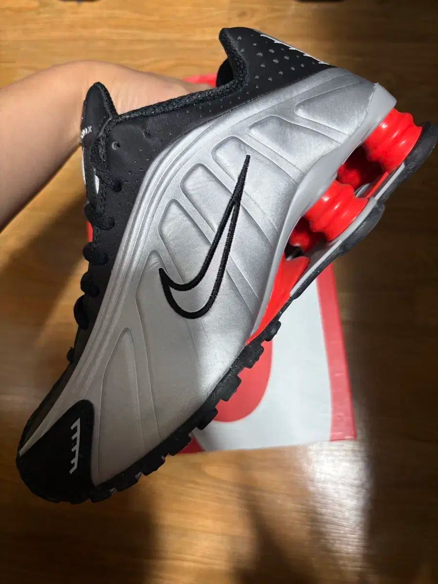 NIKE