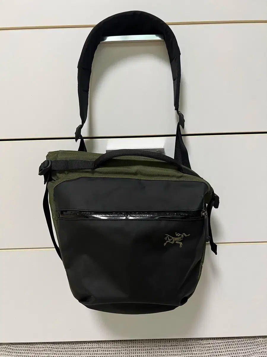 ARC TERYX アークテリクス アロ 8 ショルダーバッグ