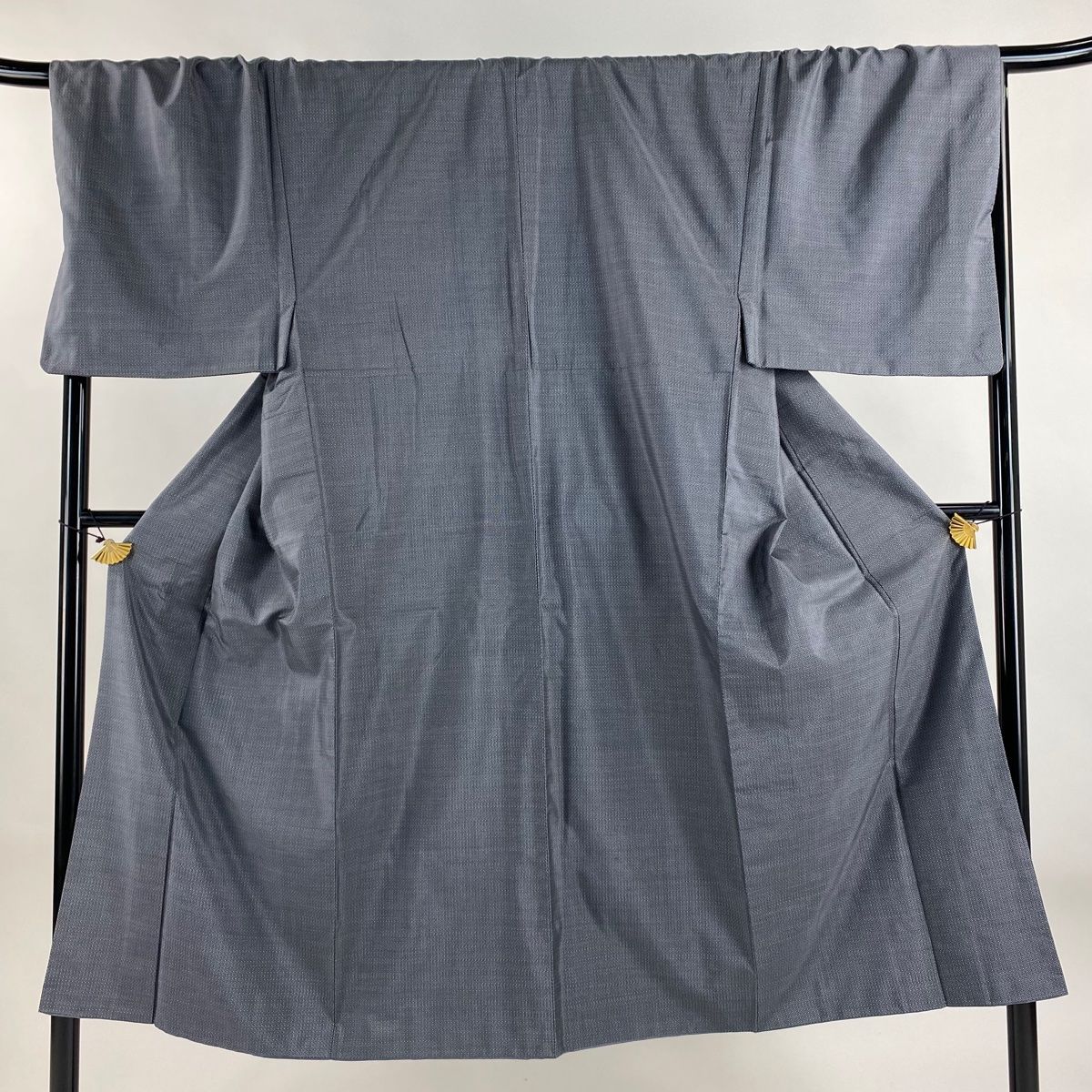 男着物 身丈142.5cm 裄丈72cm M 袷 紬地 亀甲絣 灰色 正絹 秀品