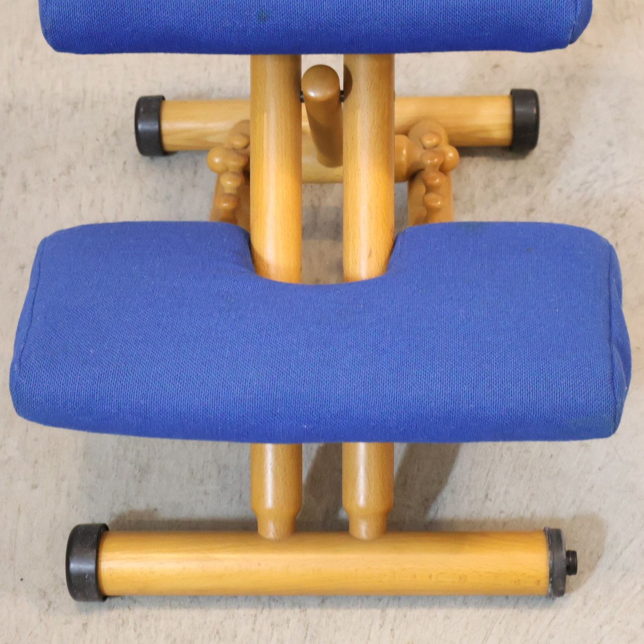 デスクチェアー