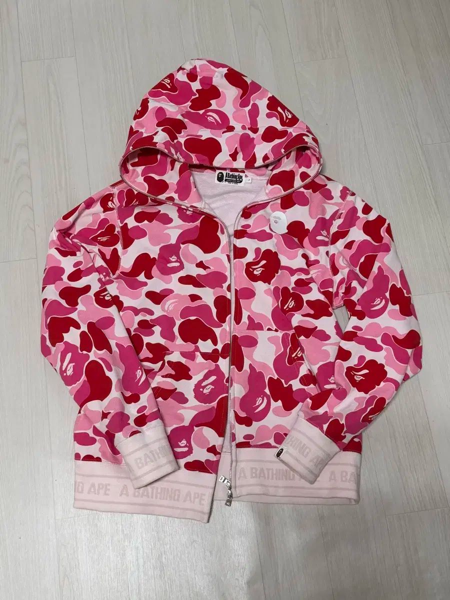 アベイシングエイプAPE シャークフード パーカー L A BATHING APE(ア