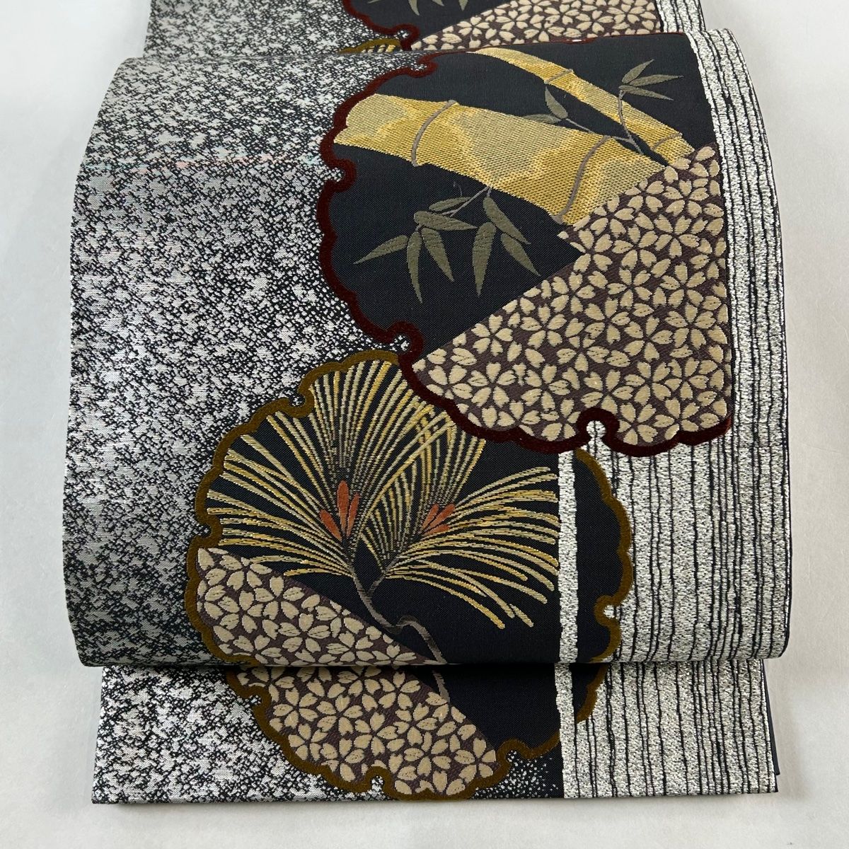 袋帯 美品 秀品 雪輪 松竹 箔 黒灰 六通 正絹 【中古】 - メルカリ