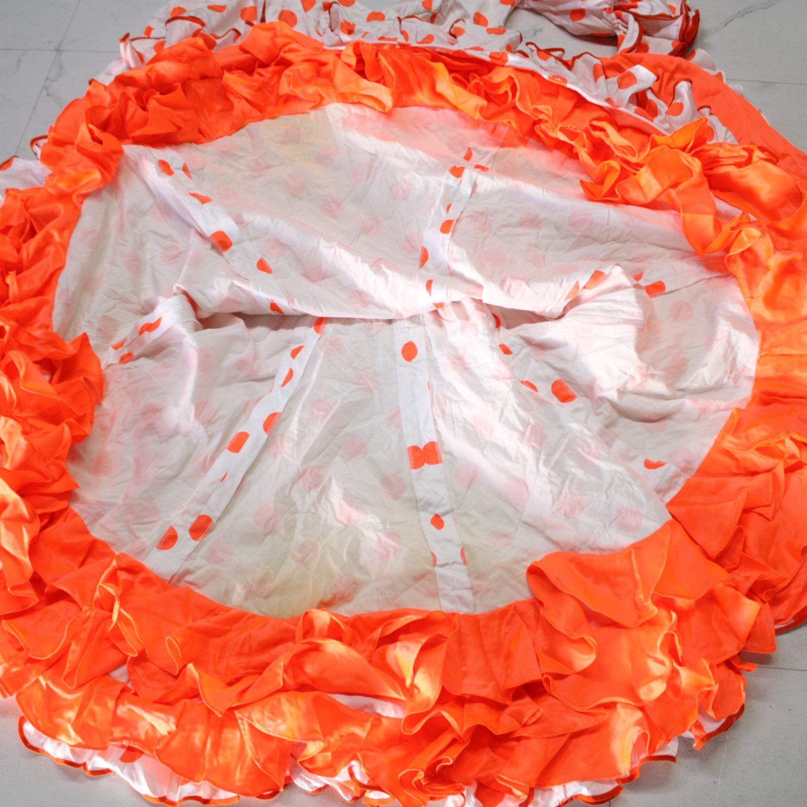 フラメンコ 衣装 上下 フラメンコ衣装】ホワイト×豪華ボランテ 上下セット ツーピース