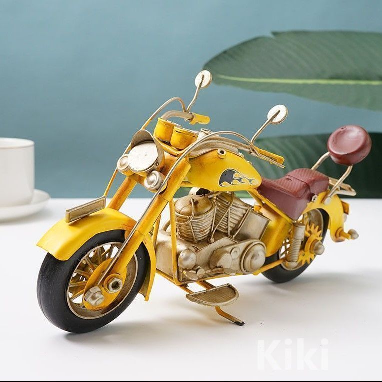 ブリキのバイクフィギュア ヴィンテージ風 C アメリカン 雑貨 オートバイ オブジェ 置物 手作り ダメージ加工 レトロ ノスタルジック 趣味 コレクション モーターサイクル 単車 ミニチュア 