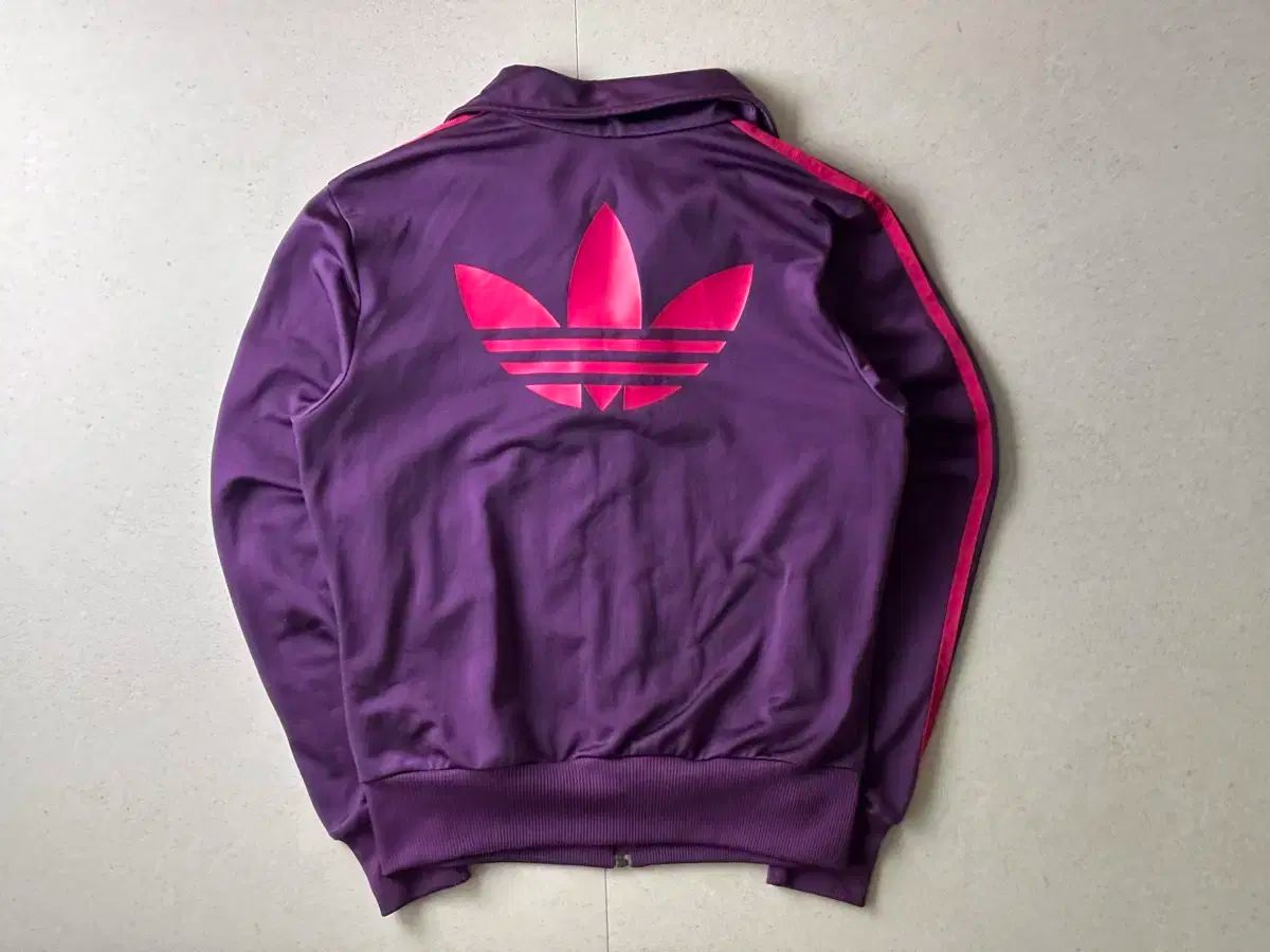 アディダス パープル バックロゴ ジャージ