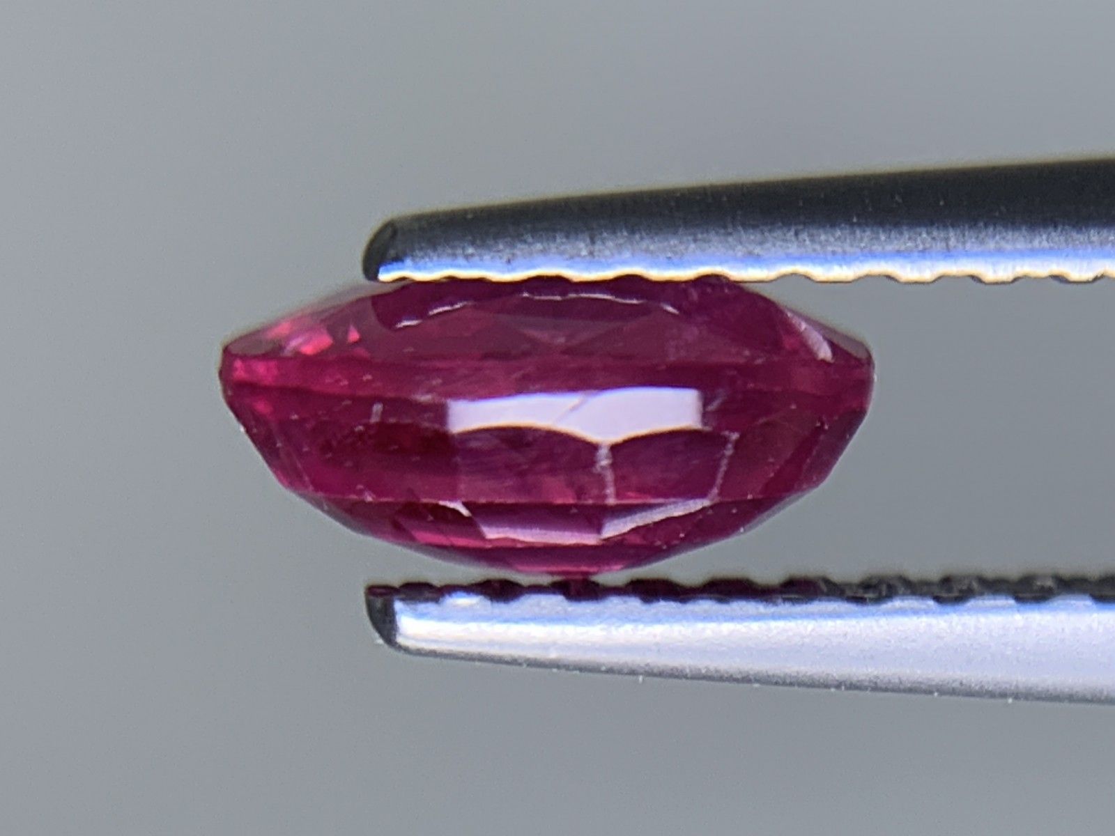 天然ルビー　ルース ルビー 天然 1.163ct 中央宝石ソーティング付き 7.04㎜×5.11