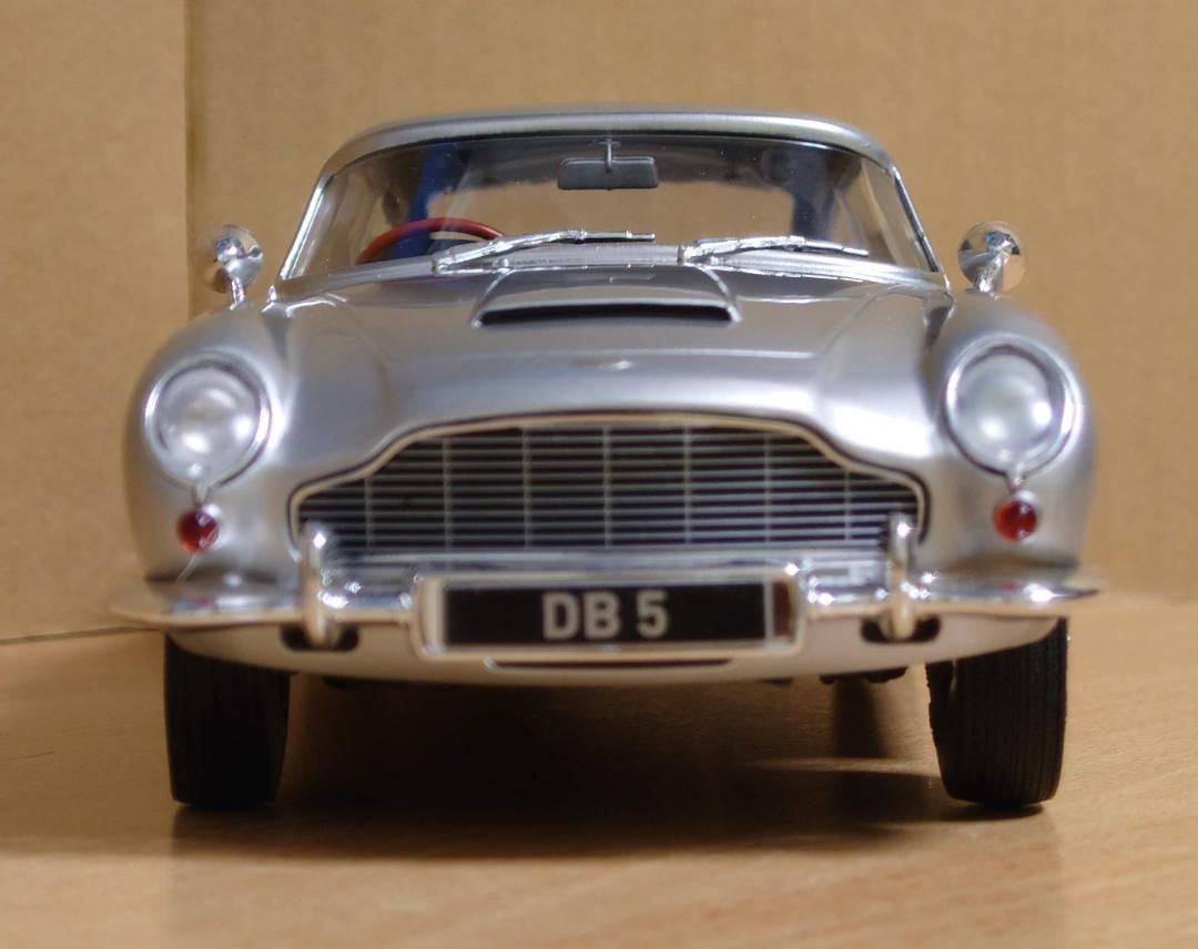 1/18アストンマーチンDB5 クーペ 1964 銀色 ASTON MARTIN - PAINZ SHOP