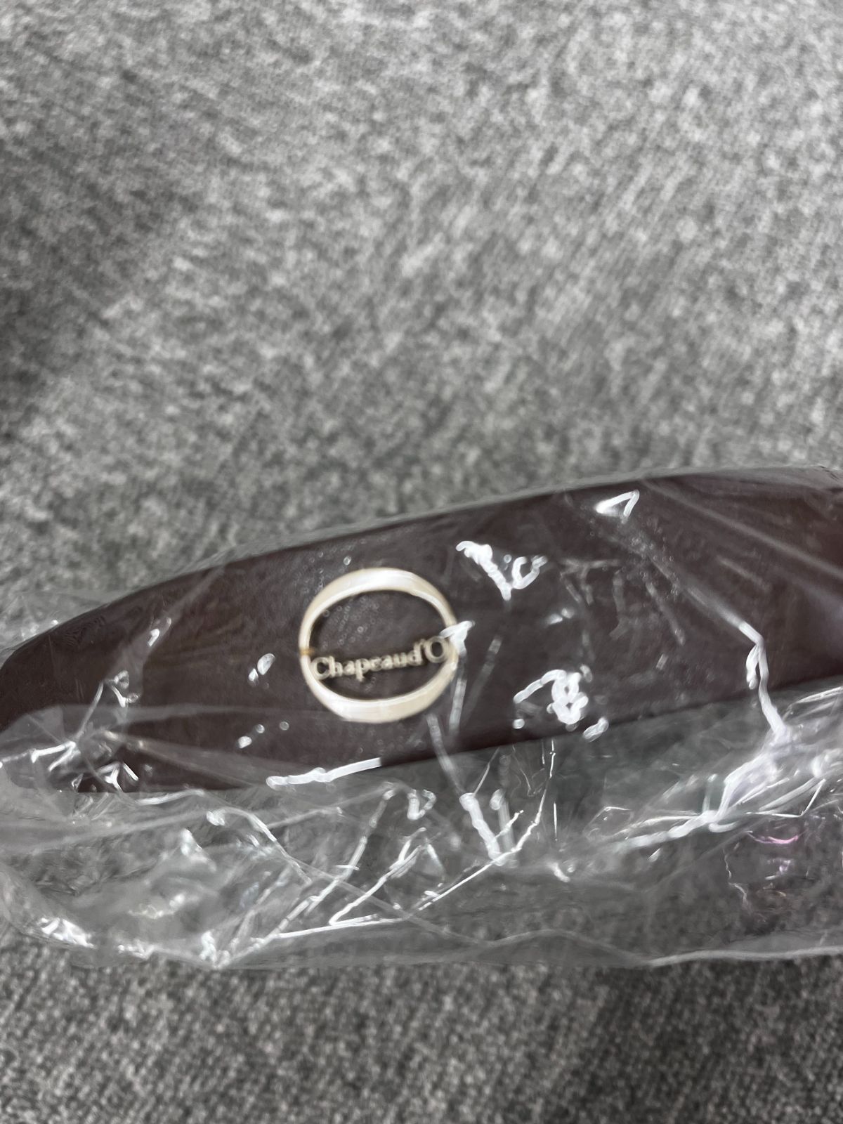 フェイクレザーヘッドバンド オーバーライド　シャポードオー　ブラウン フェイクレザーヘッドバンド オーバーライド シャポードオー