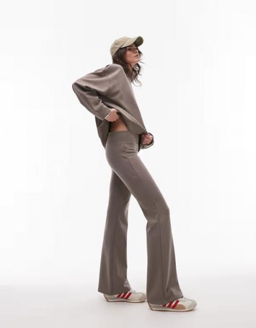 【送料無料】 マンゴ レディース カジュアルパンツ ボトムス Mango soft touch flared sweatpants in light brown - part of a set BROWN