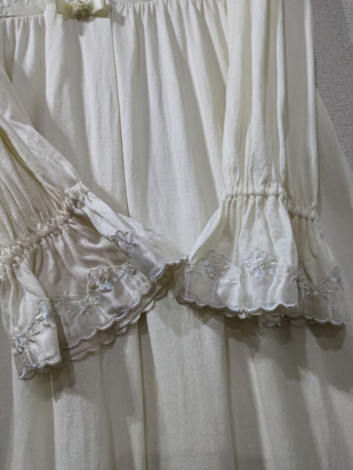 「新品」クリスチャンディオールパジャマ。ネグリジェ Christian Dior - 新品タグ付き Christian Dior 刺繍襟付き