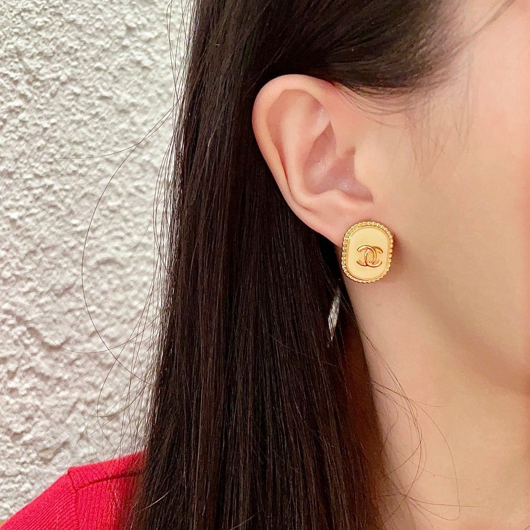 C ピアス