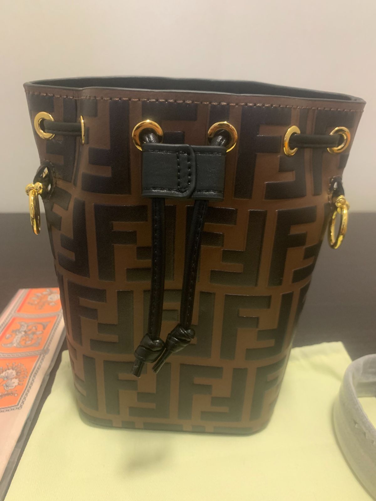 フェンディ　モントレゾール　値下げ 楽天市場】【9/11-1時59分迄最大2万円OFFクーポン配布中】FENDI
