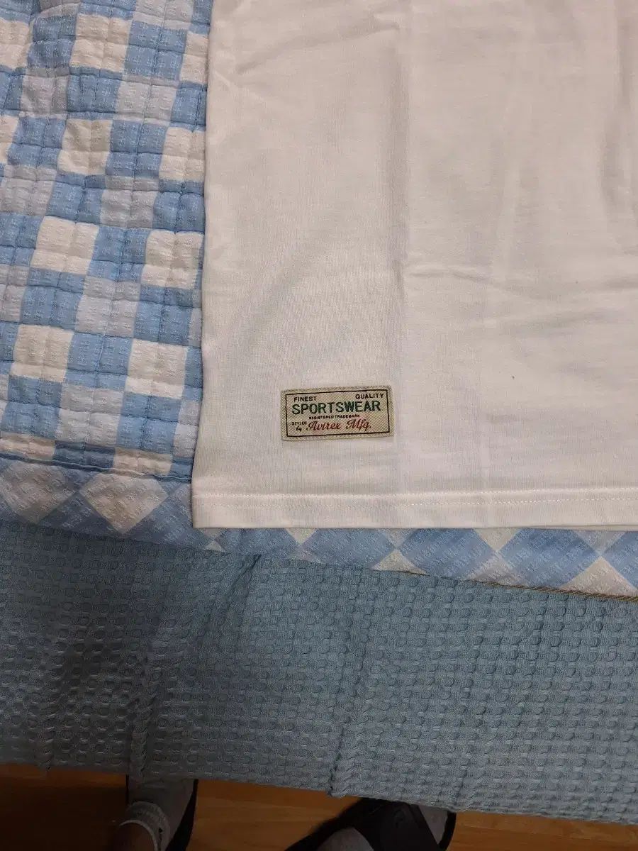 薄いベージュ色 半袖