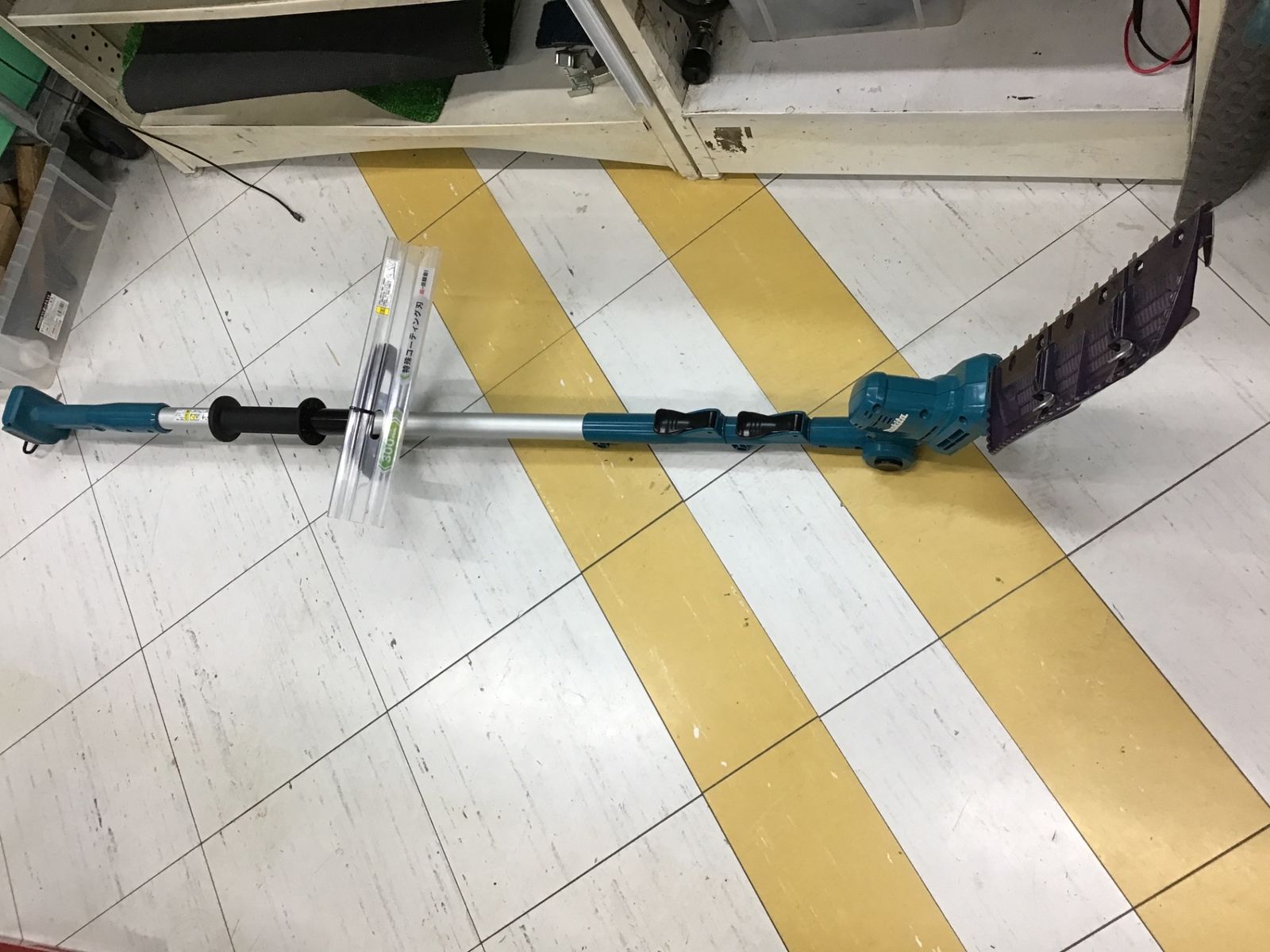 送料無料 B動作品 ●マキタ makita コードレスポールバリカン MUN301LDZ●アクトツール富山店●L福