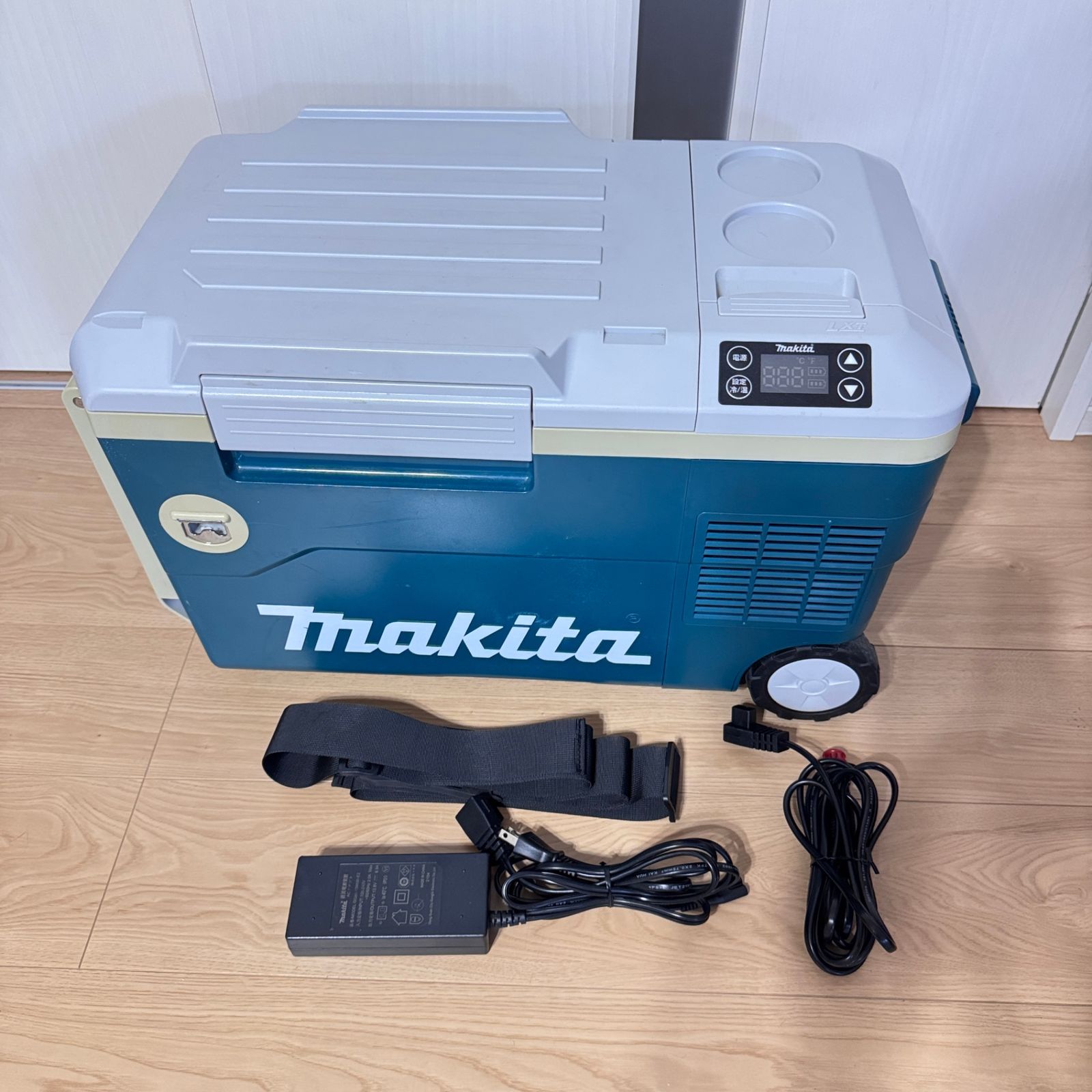 中古品)マキタ保冷温庫　CW180D容量20L Makita - ☆中古品☆ makita マキタ 充電式 保冷温庫 CW180D