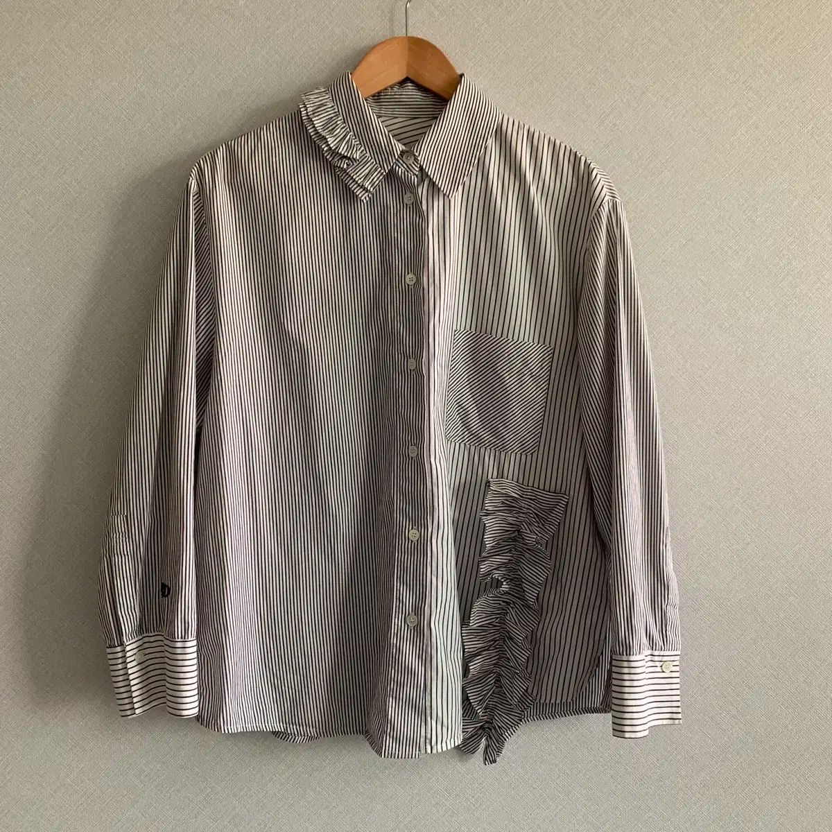 LUCKY CHOUETTE ラッキーシュエトゥ ストライプ フリル シャツ