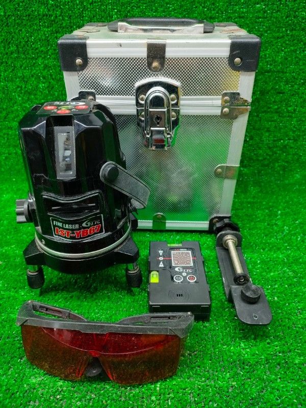 ◎LTC テクノ LST-YB67 レーザー墨出し器 レッドレーザー 受光器付 簡易精度 済みです