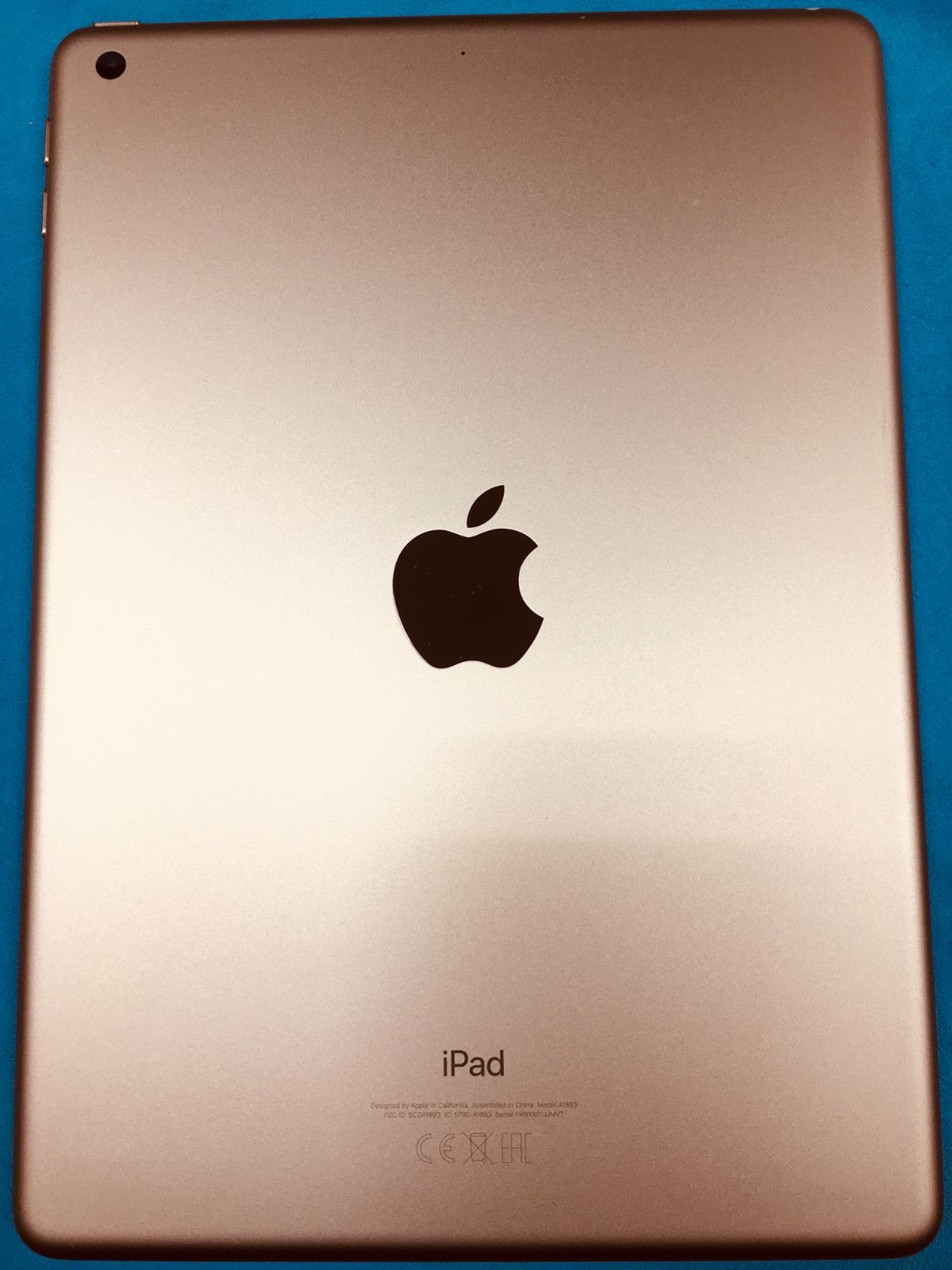 美品】iPad 第6世代 WI-FIモデル 128GB GOLD 送料無料】 美品 Apple