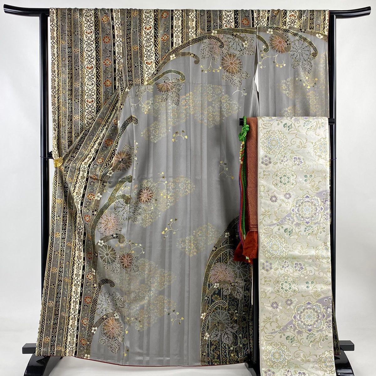 振袖 身丈166cm 裄丈63cm S 袷 袋帯フルセット 菊 花唐草 金彩 灰色 正絹 秀品