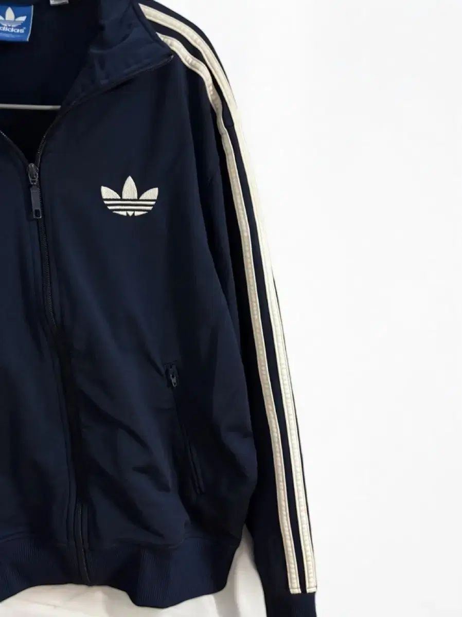 adidas アディダス