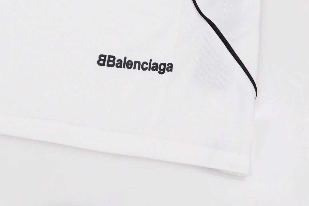 BALENCIAGA SOCCER TEE SEOUL LOGO 24SS - メルカリ