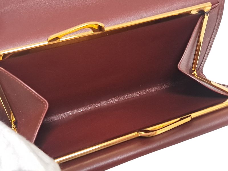 新品同様 カルティエ マスト 財布 がま口 ボルドー レザー 長財布 ガマ口付き ファスナー付き ケース付き レディース ２C レザー 新品同様 カルティエ マスト 財布 がま口 ボルドー レザー 長財布 ガマ