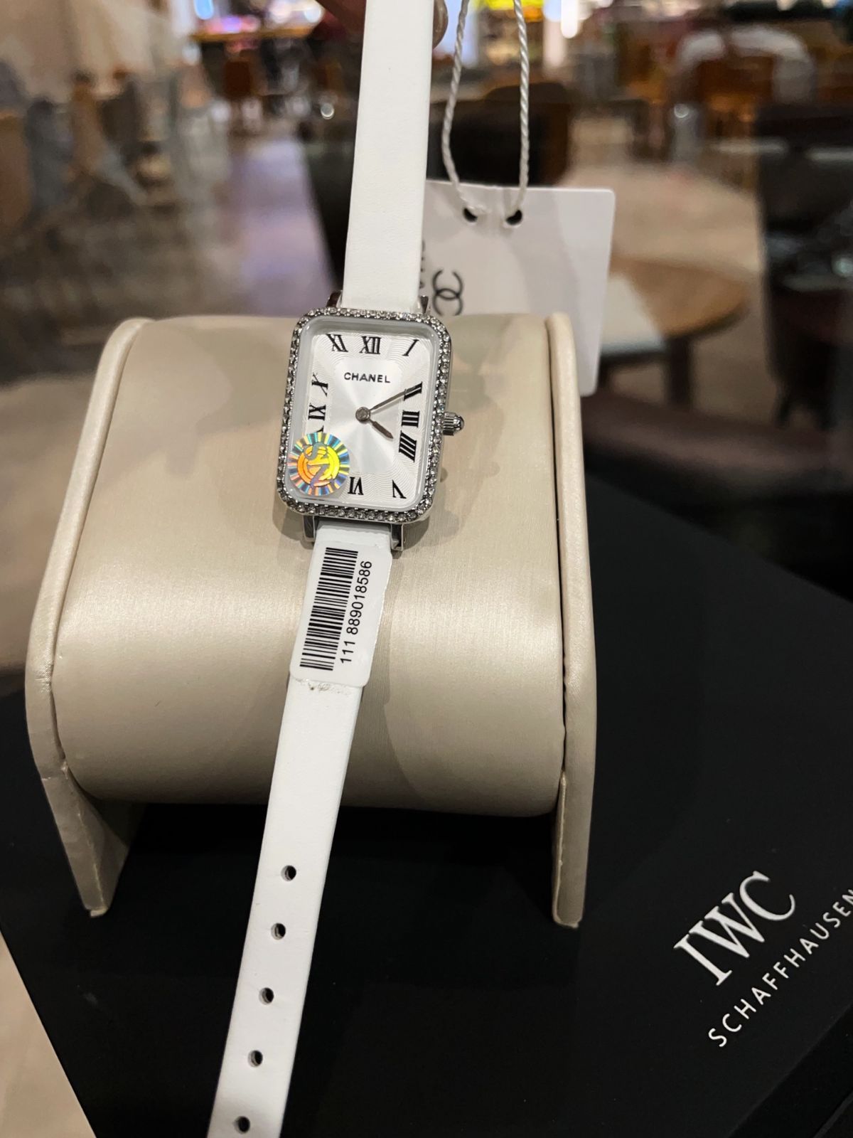 CHANEL時計パーツとケース compass1629430845.jpg