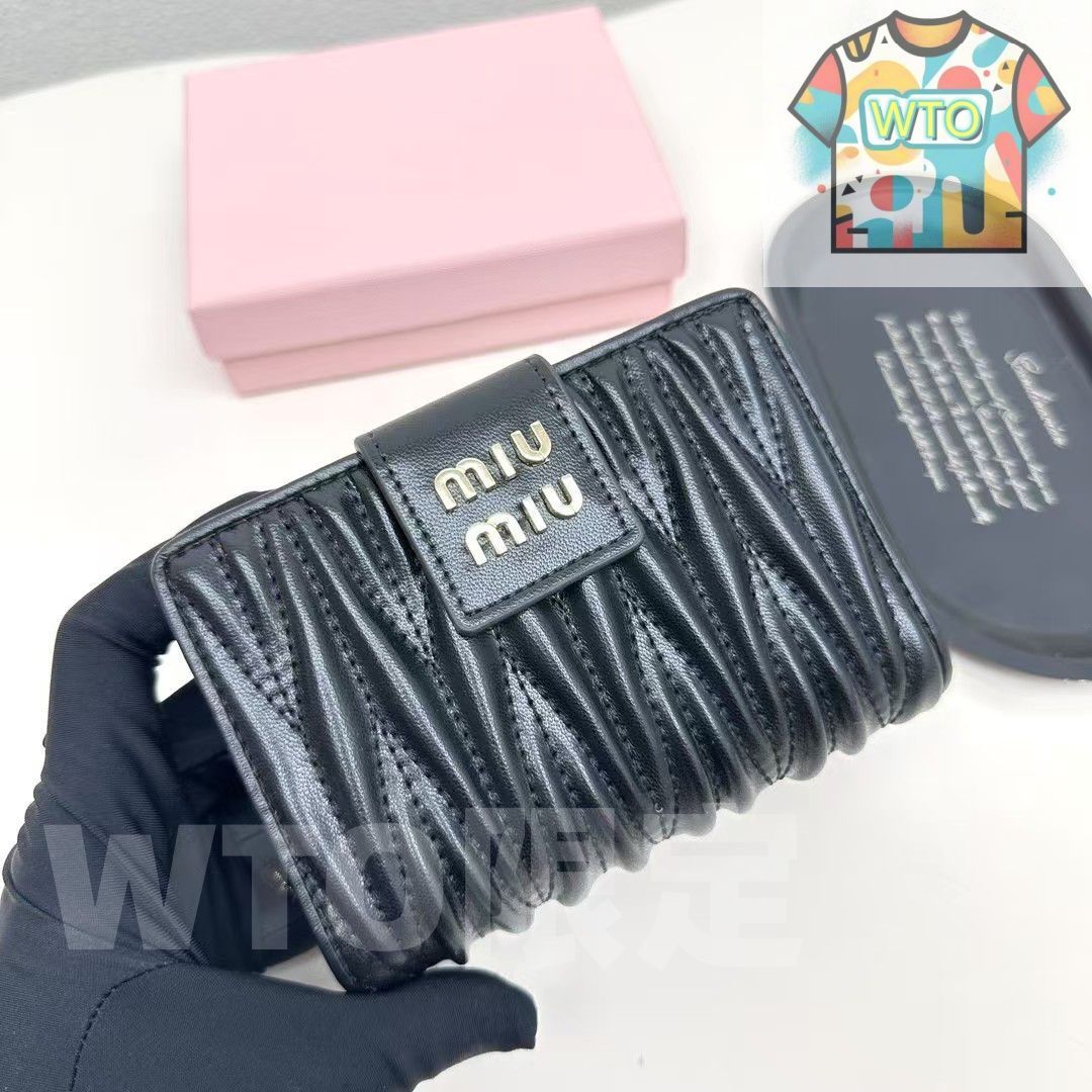 新品未使用 MIUMIU財布[本日特価|新品未使用品]-WT0輸入-CW72