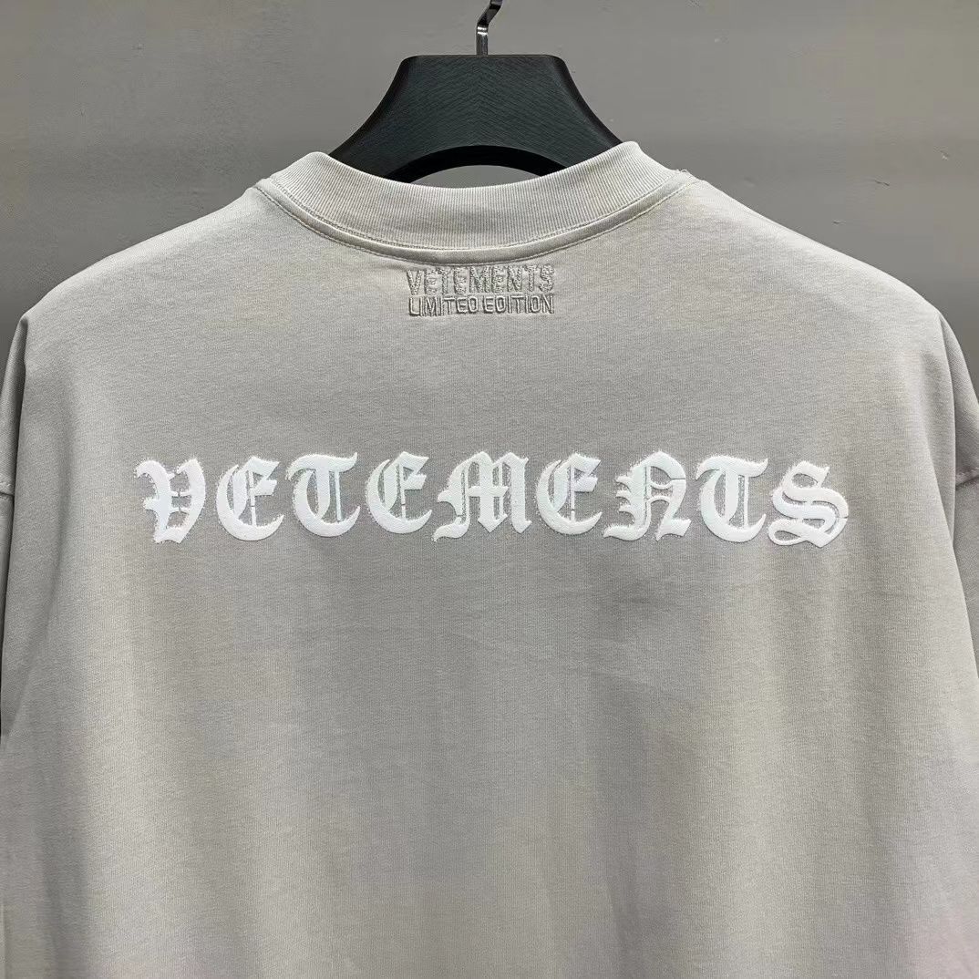 希少 VETEMENTS ヴェトモン 半袖 Tシャツ TEE  ZUDO1