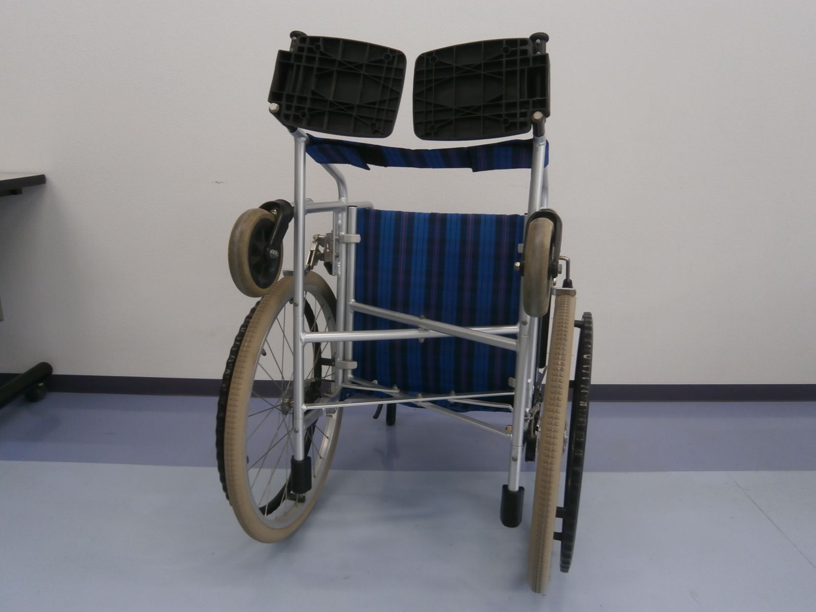 【現地引取のみ、リユース品】車椅子　KAWAMURA製　KA202B-40-R