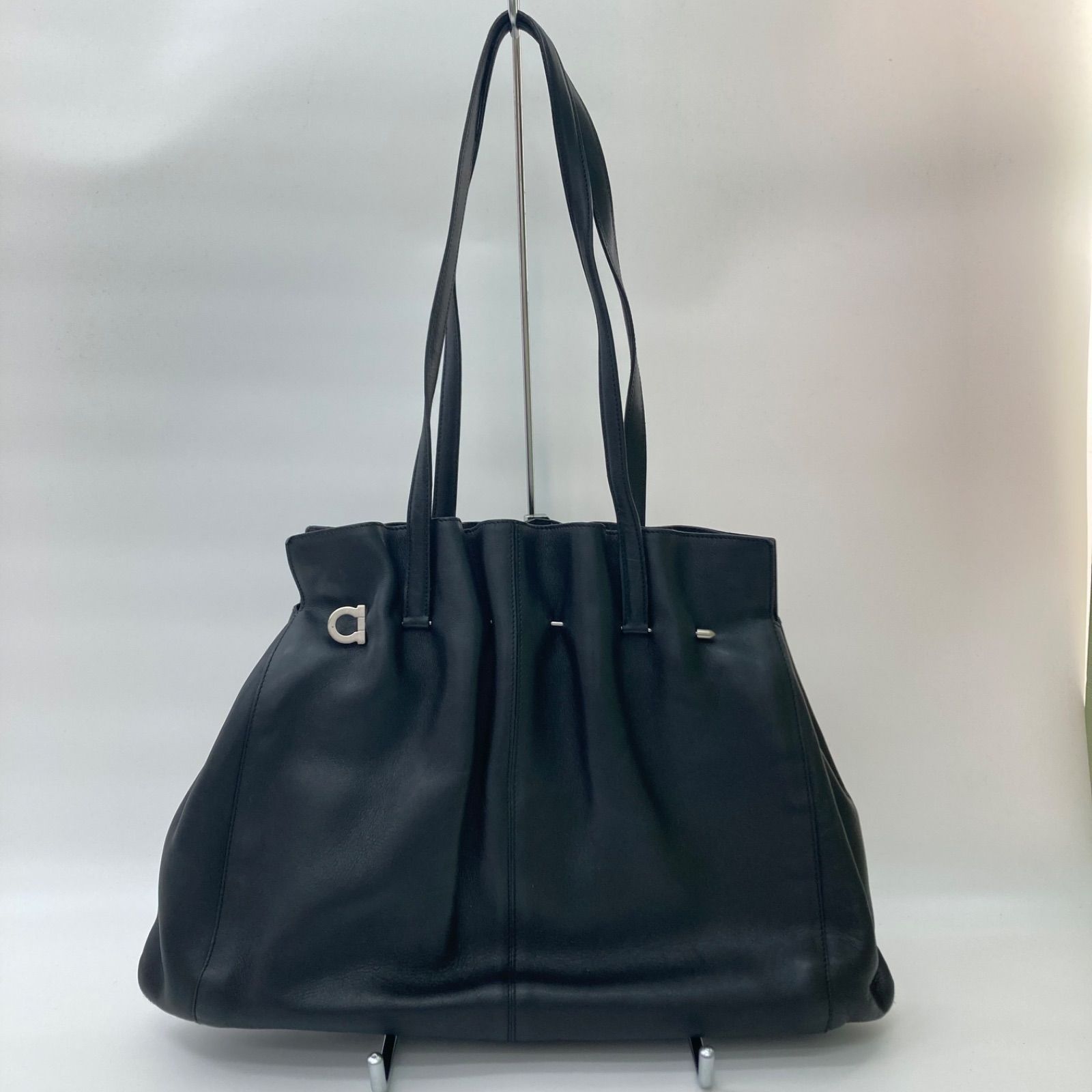 Ferragamo】サルバトーレ フェラガモ レザー ショルダーバッグ 