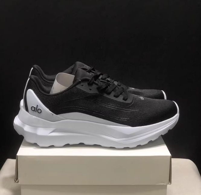 新品未使用】ALO Yoga Alo Runner アローヨガ アローランナー