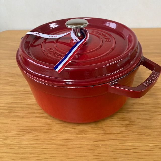 574】<<新品未使用>>ストウブ 鍋 STAUB ピコ ココット ラウンド 22cm レッド 無水調理 両手鍋 ホーロー - メルカリ